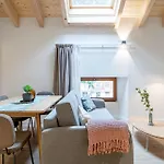 Limehome Palacio De Alava-velasco *